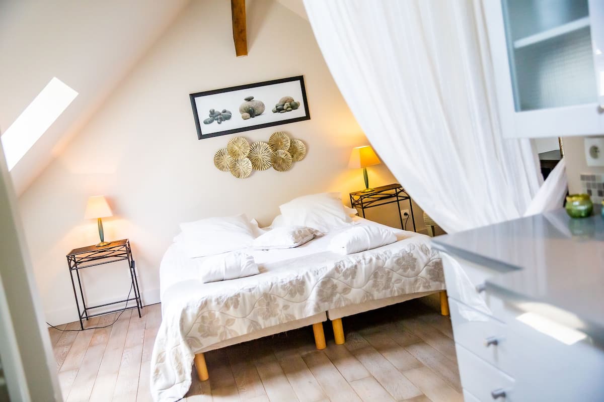 Suite (Piscine) | Hochwertige Bettwaren, individuell dekoriert, individuell eingerichtet