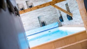 Sviitti (Piscine) | 1 makuuhuone, ylelliset vuodevaatteet, yksilöllisesti sisustettu