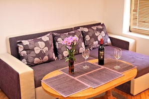 Romantic Apartment, 1 Bedroom, Sea View | Living room