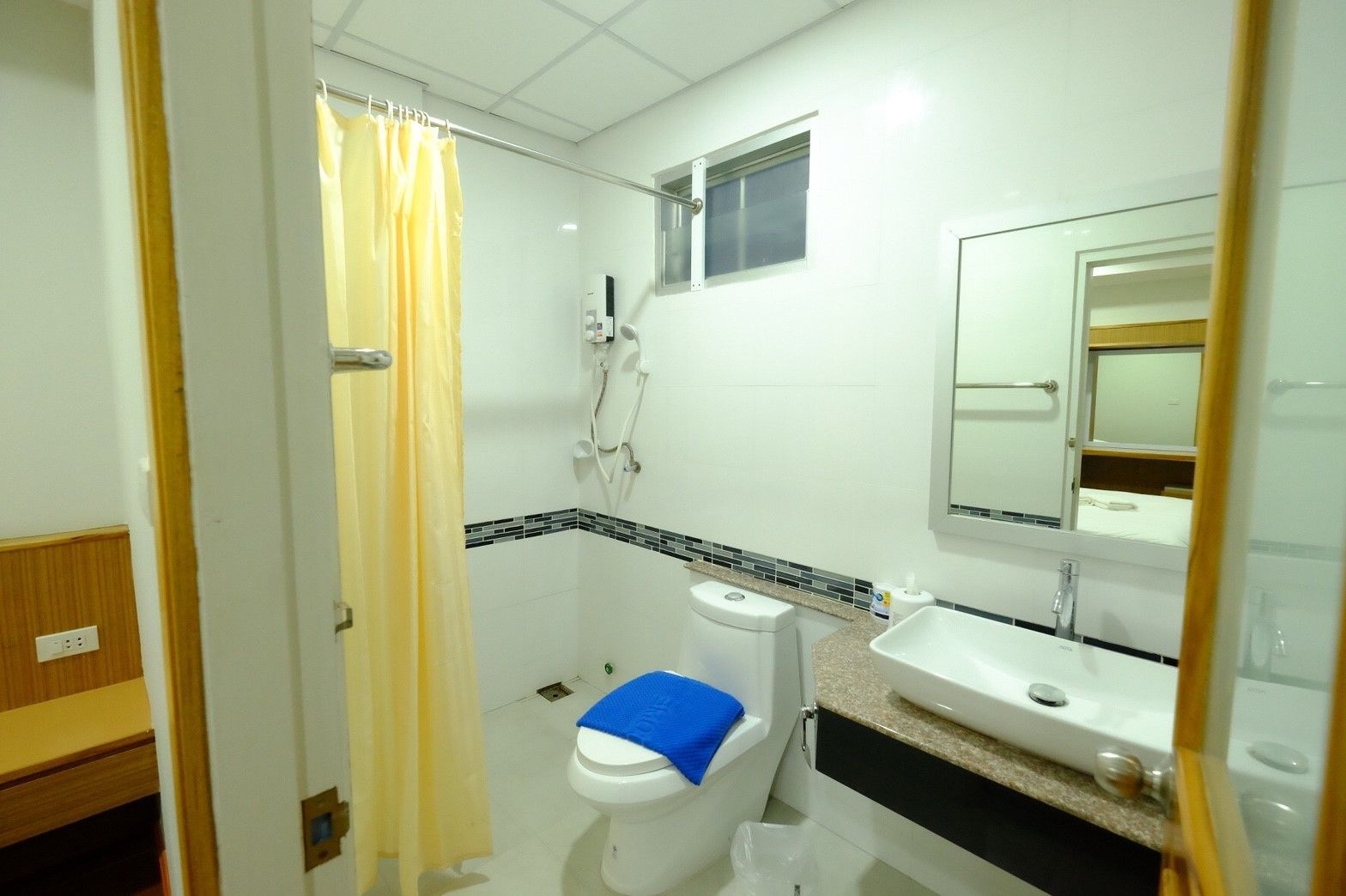 Deluxe Room | Bathroom | Shower