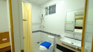 Deluxe Room | Bathroom | Shower