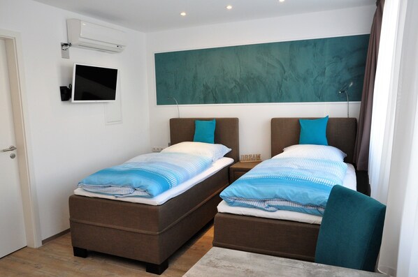 In-room safe, laptop workspace, blackout curtains, soundproofing