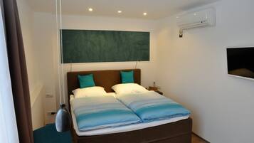 Classic Studio | In-room safe, laptop workspace, blackout curtains, soundproofing