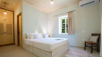 3 bedrooms, blackout curtains, iron/ironing board, free WiFi