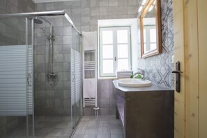 House, 3 Bedrooms | Bathroom shower - Villa Kodria (Lefkada)