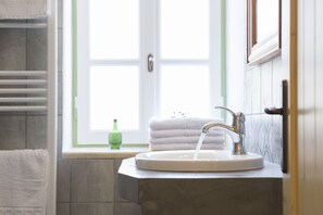House, 3 Bedrooms | Bathroom