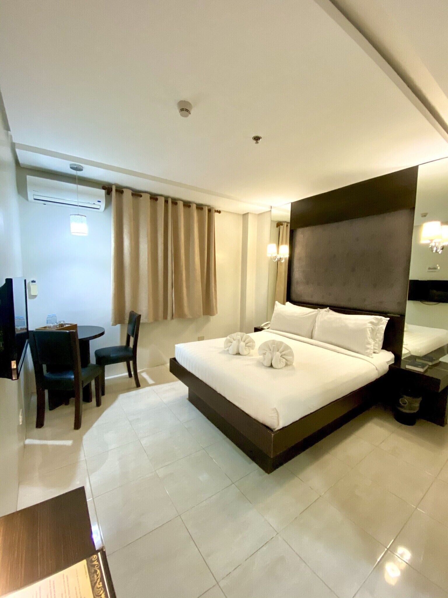 Desk, free WiFi, bed sheets