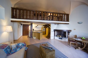 Panoramic Duplex, Lake View, Annex Building | Premium bedding, down comforters, in-room safe, desk