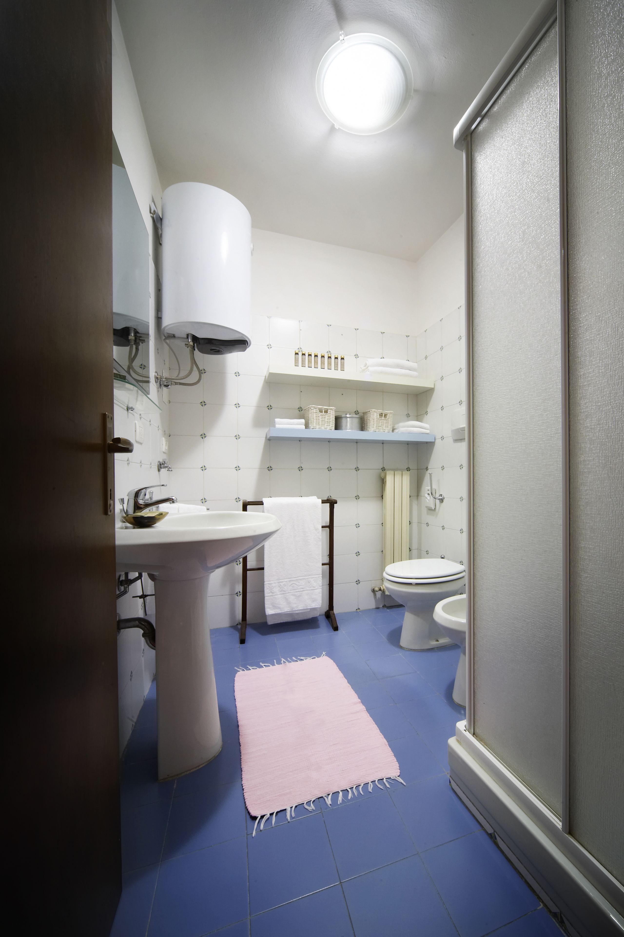 family apartment, balcony, annex building | bathroom | combined shower/bathtub, free toiletries, hair dryer, towels
