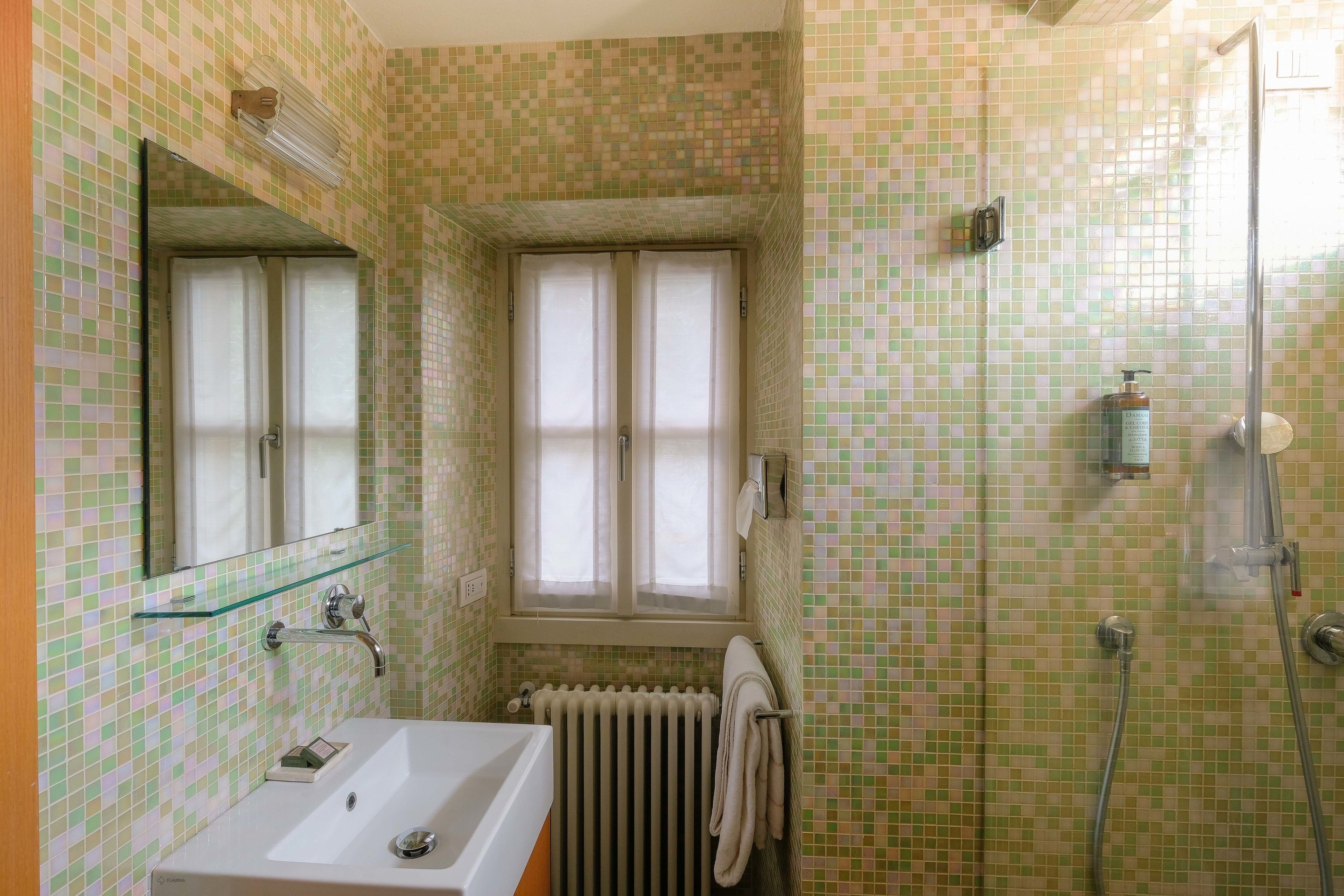 double or twin room, balcony, partial lake view | bathroom | combined shower/bathtub, free toiletries, hair dryer, towels