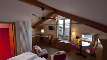 Studio Panoramique, 1 chambre, vue lac, dans les dépendances | Literie de qualité supérieure, couette en duvet d'oie