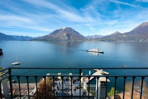 Habitación con 1 cama doble o 2 individuales, balcón, vistas al lago | Vistas desde el alojamiento