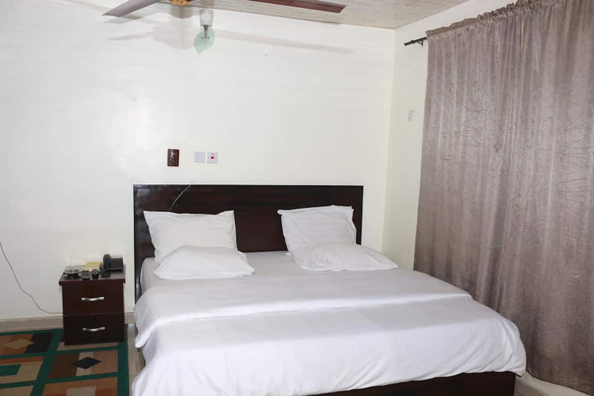 Premium bedding, in-room safe, desk, blackout curtains