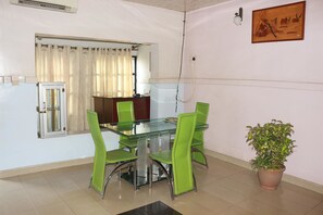 Free daily continental breakfast - Elmariz Kitchen Motel (Uyo)