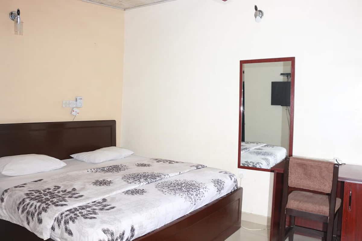 Premium bedding, in-room safe, desk, blackout curtains