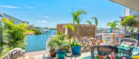 Deluxe King Studio Waterfront | Water view