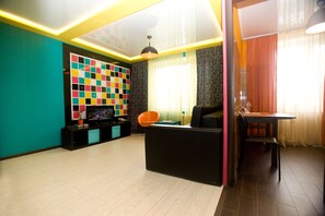 Premium bedding, iron/ironing board, free WiFi