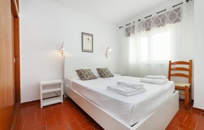 Room - B14 - Heart of Old Town Apartment (Lagos)