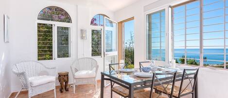 Apartment, 2 Bedrooms, Terrace | In-room dining