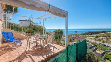 Appartement, 2 slaapkamers, terras | Uitzicht vanuit de kamer
