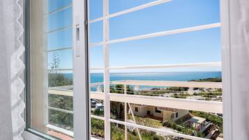 Appartement, 2 slaapkamers, terras | Uitzicht vanuit de kamer