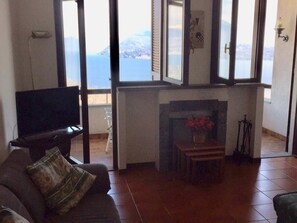 TV, fireplace - Thommy apartment in Stresa with  lake view (Stresa)