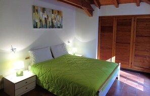 2 makuuhuonetta, silitysrauta/-lauta, ilmainen Wi-Fi