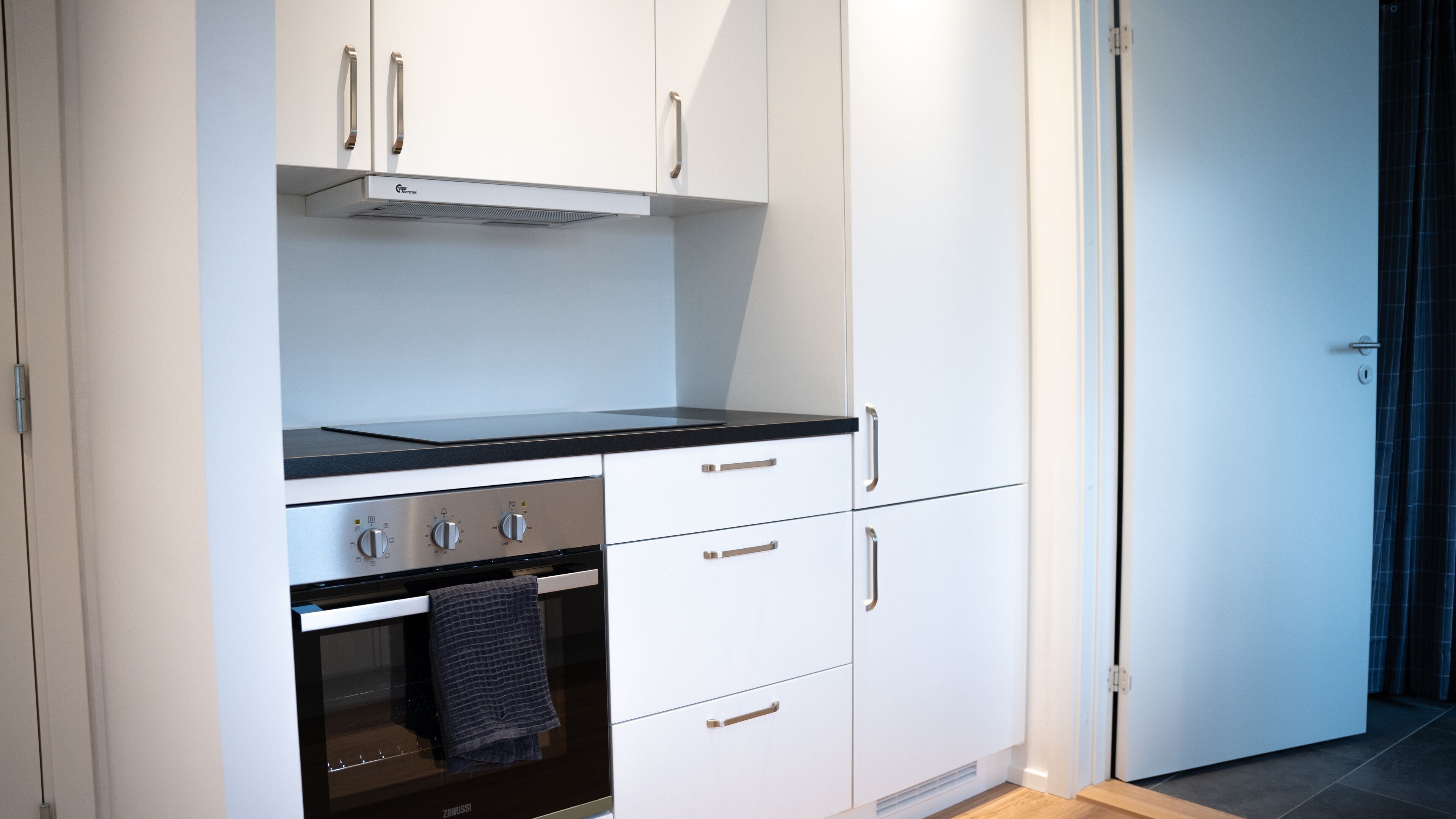 deluxe apartment | private kitchen | fridge, microwave, coffee/tea maker, electric kettle