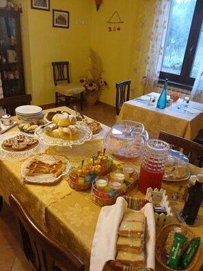 Free daily buffet breakfast - Agriturismo Le Quattro Stagioni (Viterbo)