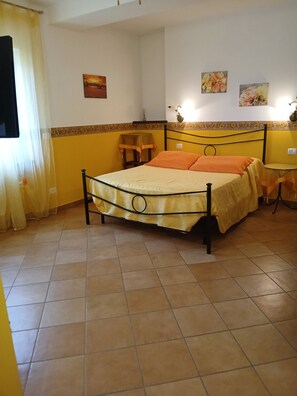 Quadruple Room | In-room safe, desk, free WiFi - Agriturismo Le Quattro Stagioni (Viterbo)