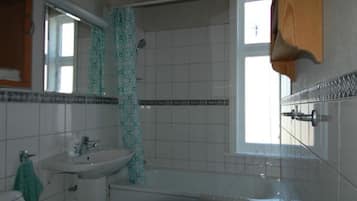 Apartment, 3 Bedrooms | Bilik Mandi | Gabungan pancuran/tab mandi