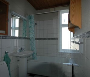 Apartemen, 3 kamar tidur | Kamar mandi | Kombinasi shower/bathtub
