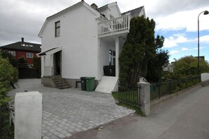 Front of property - Solferie Holiday Apt. Torridalsveien (Kristiansand)