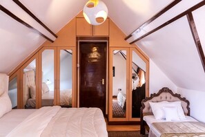 Appartamento familiare, 5 camere da letto | 5 camere, con arredamento individuale, tende oscuranti