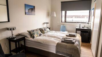 Double Room, Private Bathroom | Desk, blackout drapes, soundproofing, free WiFi