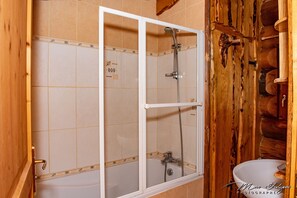 Baignoire, séchoir à cheveux