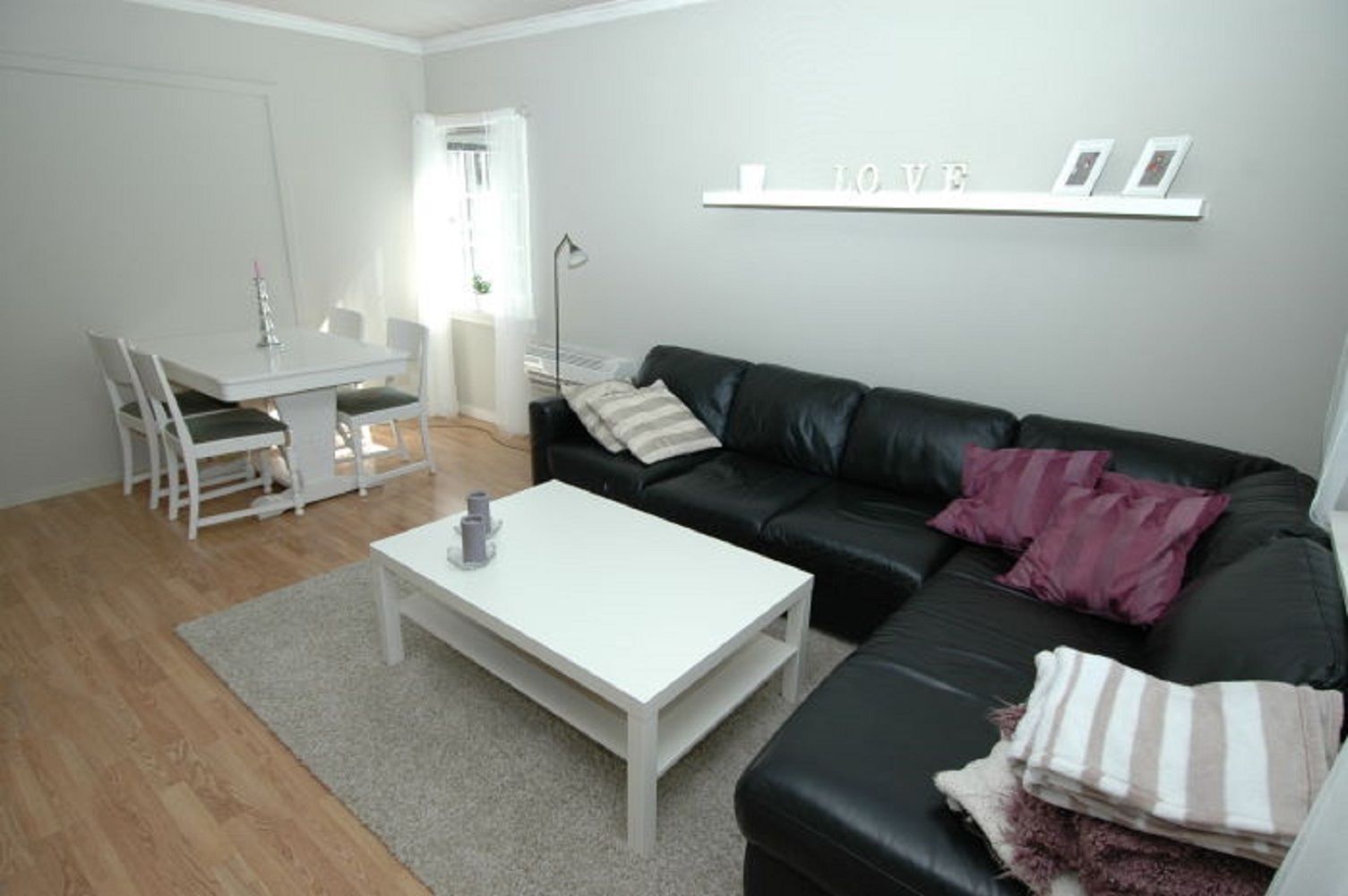 Leilighet, 3 soverom | Oppholdsrom | Flatskjerm-TV