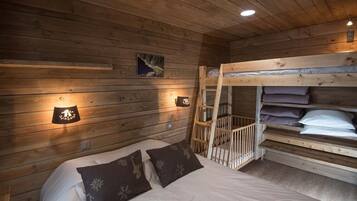 1 bedroom, iron/ironing board, WiFi (free)