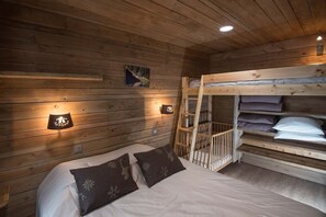 1 bedroom, iron/ironing board, free WiFi