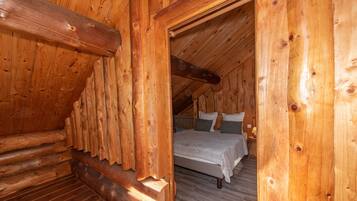 4 bedrooms, iron/ironing board, free WiFi