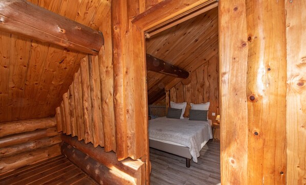 4 bedrooms, iron/ironing board, free WiFi