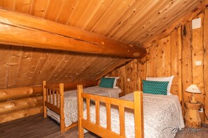 4 bedrooms, iron/ironing board, Internet