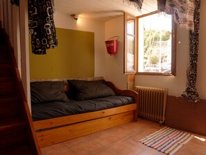 Interior - Terraced house with 2 bedrooms in Le Palais center, pets allowed (Le Palais)