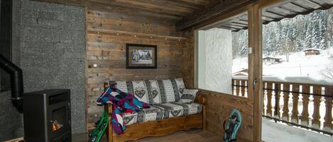 TV, fireplace, table football, ping pong