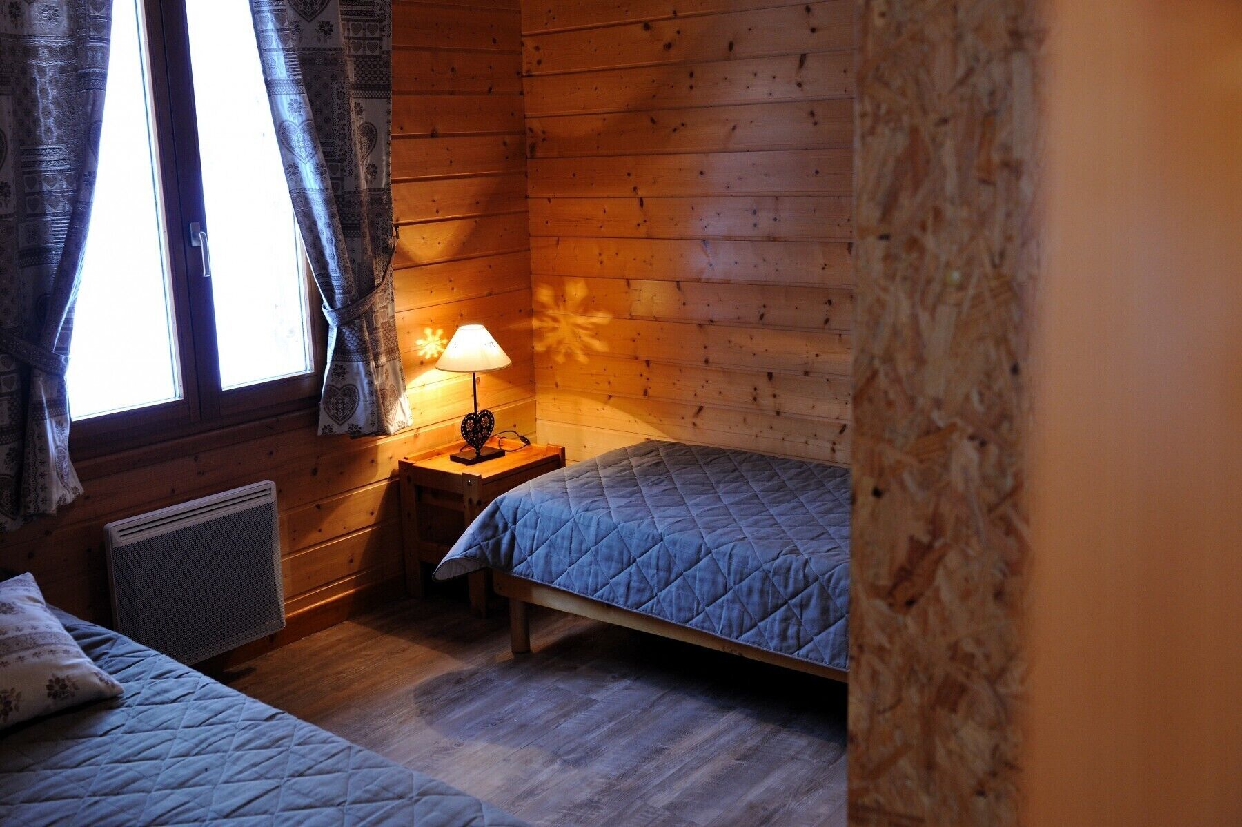 2 bedrooms, iron/ironing board, free WiFi