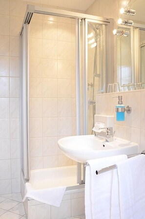 Bathroom sink - FRITZ Aparthotel Potsdam (Potsdam)