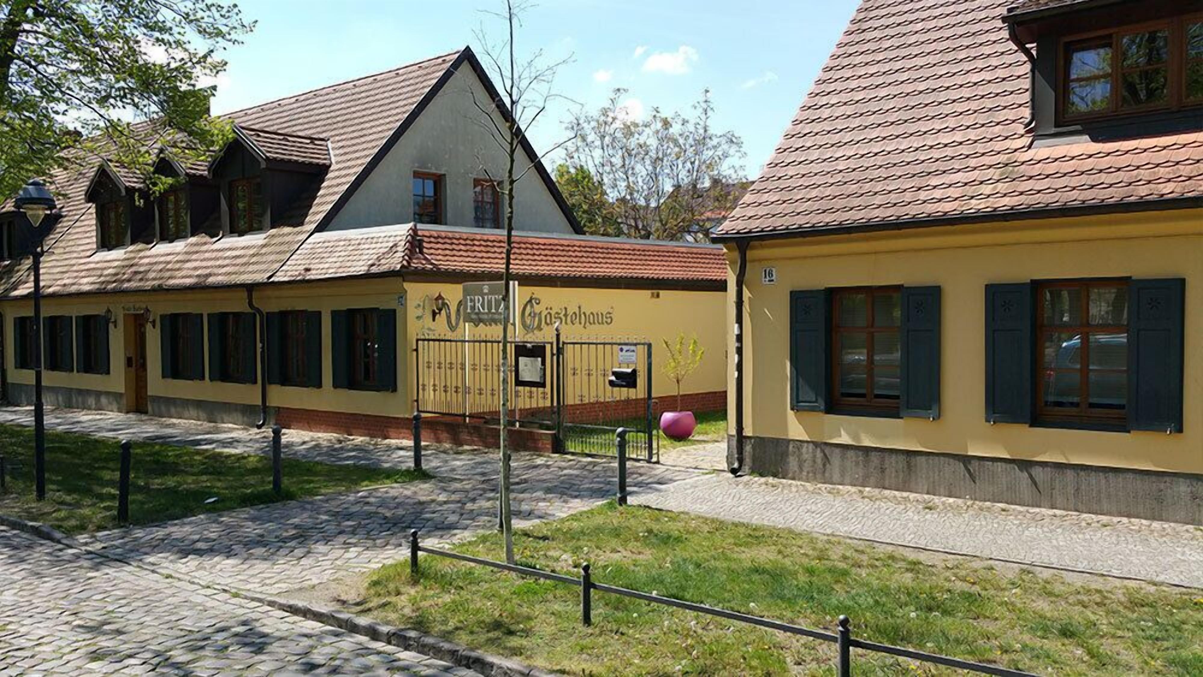 Overnatningsstedets facade – aften/nat