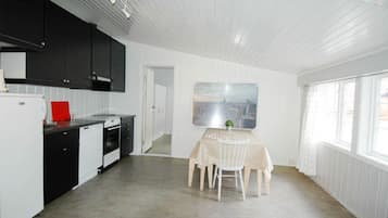 Apartment, 5 Bedrooms | Private kitchen | Fridge, microwave, coffee/tea maker, cookware/dishes/utensils