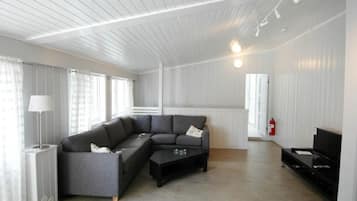 Apartment, 5 Bedrooms | Living room | Flat-screen TV