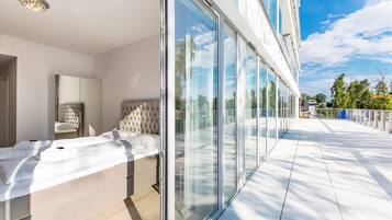 Luksusstudio, byutsikt | Terrasse/patio